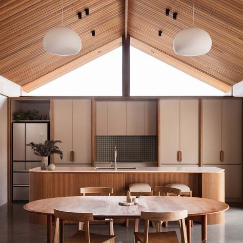 Kitchen Ideas Minimalist, Cool Kitchen Island, 1960 Interior, Interior Design Japandi, Japandi Kitchen Ideas, Japandi Style Kitchen, Diy Kitchen Makeover, Japandi Dining, Japandi Kitchen