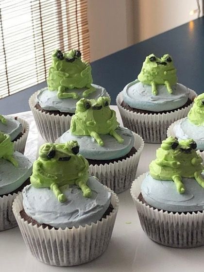 Cottagecore Cake, Frog Food, Mushroom Cupcakes, Frog Cupcakes, Buttercream Cake Designs, Sleepover Food, Cupcake Designs, Just Cakes, Food Recepie