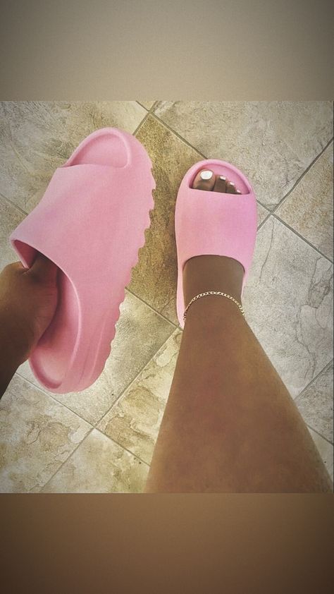 Amazon Yeezy Slides, Pink Yeezy Slides Outfit, Pink Yeezy Slides, Pink Slides Outfit, Yeezy Slides Outfit Women, Pink Yeezy, Yeezy Slides Outfit, Shoe Drawing, Aesthetic Sneakers