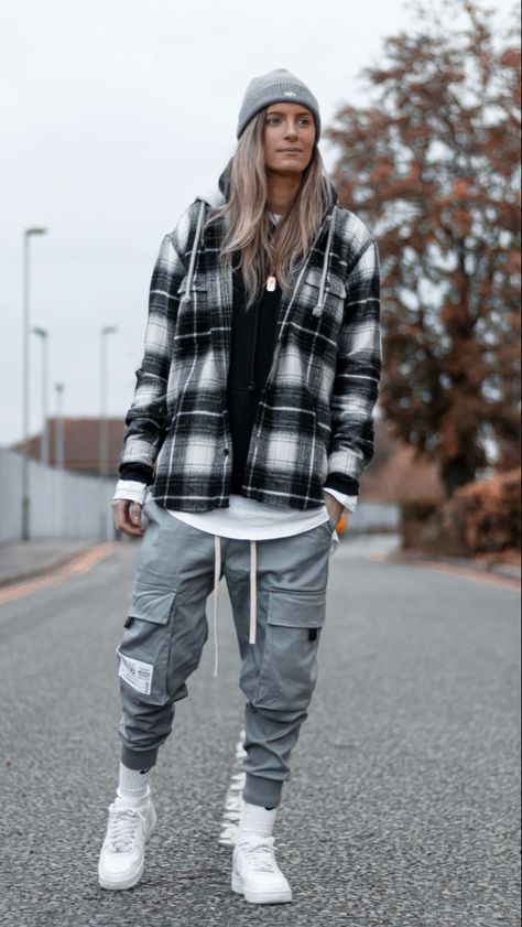 Streetwear Tomboy Outfits, Lgbtq Fashion Aesthetic, Outfit For Masculine Women, Tomboy Dressy Outfits, Futch Aesthetic, Tomboy Style Outfits Feminine, Lesbian Outfits Tomboys, Tomboy Winter Outfits, Tomboy Femme Style Outfits