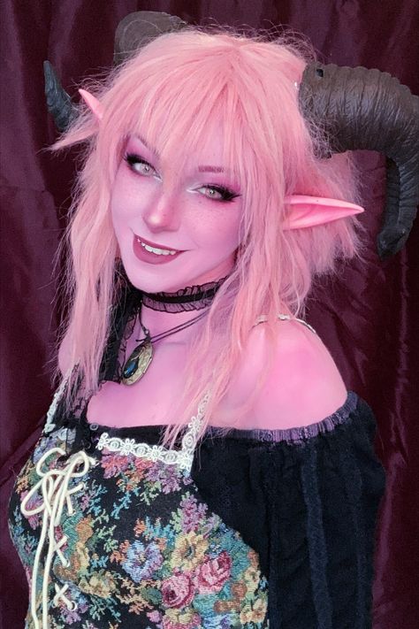 Pink Demon Costume, Tiefling Cosplay Makeup, Dnd Pink Tiefling, Tiefling Pink, Tiefling Makeup, Tiefling Costume, Pink Tiefling Aesthetic, Pink Tiefling Female, Tiefling Cosplay