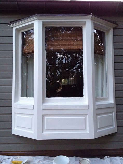 It's a Rotten Job: Mediocrity Maintenance for Our Bay Window Bay Window Exterior Ideas, Bay Window Trim, Bay Window Bedroom, Bay Window Exterior, Bay Window Design, Window Remodel, Town Home, Faux Window, Bow Window