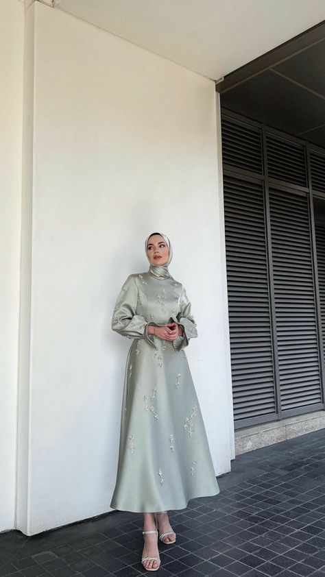 [AffiliateLink] 23 Most Pinned Muslim Fashion Dress Gowns Guides To Copy This Summer #muslimfashiondressgowns Simple Hijab Dress For Graduation Party, Graduation Modest Outfit, Hijab Fashion Party, Hijabi Party Outfit, Hijabi Graduation Dress, Muslim Graduation Outfit, Hijab Dress Style, Hijabi Graduation Outfits, Muslim Fashion Dress Gowns