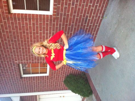 Wonder Woman costume....probably doing this for Morp! Couture, Wonder Woman Costume Diy, Wonder Woman Diy, Costume Fleur, Diy Superhero Costume, Mom Costumes, S Costumes, Easy Diy Costumes, Woman Costume