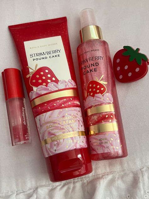 Koleksi Parfum, Strawberry Pound Cake, Cute Products, Pound Cake With Strawberries, Bath And Body Works Perfume, Shower Skin Care, Pretty Skin Care, Perfume Scents, Perfume Lover