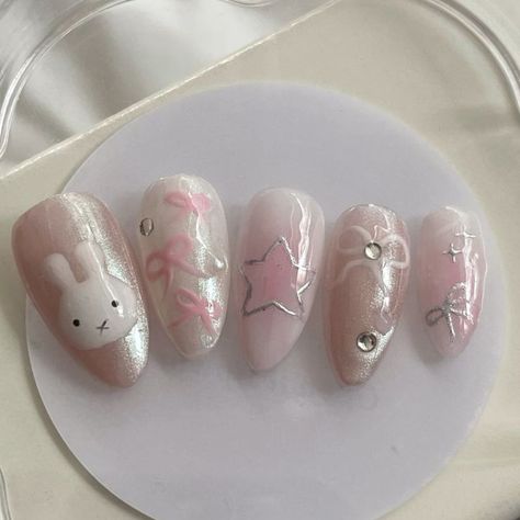 ꒰🍥 ꒱– i'm not the owner﹔☆༘⋆ ʚɞ Summer Gyaru Nails, Cute Nails Coquette, Japanese Nails Designs, College Nails Ideas, Cinnamoroll Nails, Cute Korean Nails, Fairy Nail Art, Grad Nails, Japanese Nail Design