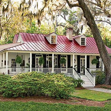 Riverside Cottage Country Homes, Low Country Cottage, Traditional Decor Southern, Low Country Homes, Riverside Cottage, Riverside House, Room Gym, Outdoor Diy Projects, New England Homes