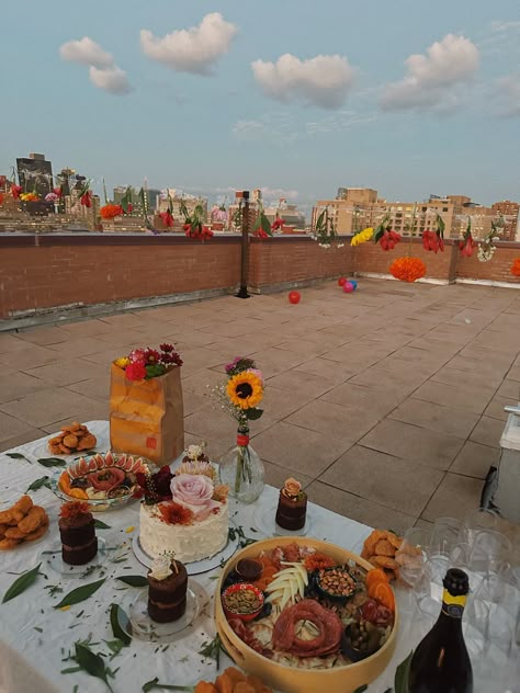 Rooftop Summer Party, Birthday Rooftop Party Ideas, Roof Top Birthday Decoration, Terrace Party Ideas, Rooftop Terrace Party, Terrace Party Decoration Rooftops, Rooftop Party Decorations, Rooftop Birthday Party Decorations, Rooftop Birthday Party Ideas