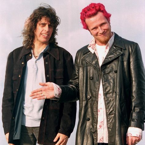 Dean DeLeo and Scott Weiland Dean Deleo, Velvet Revolver, Scott Weiland, 90s Bands, Stone Temple, Temple Of The Dog, Stone Temple Pilots, Chris Cornell, Perfect Image