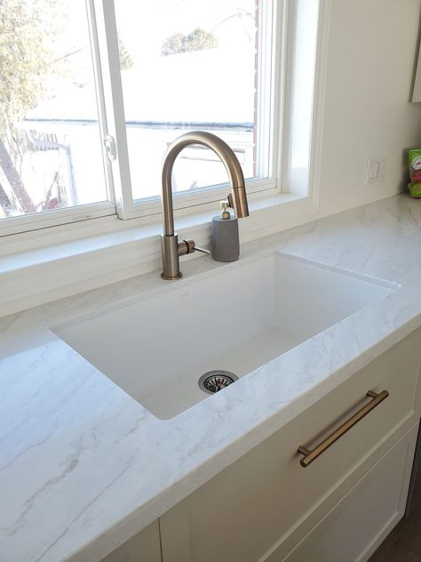 Why I will never buy a stainless steel sink again - Chloë K Design Stainless Steel Apron Sink White Kitchen, Single Kitchen Sink Ideas, Kraus Sink Stainless Steel, One Basin Kitchen Sink, Cream Sink Kitchen, Sunken Kitchen Sink, Transitional Kitchen Sink, Blanco Sink Colors, White Kitchen Sink Undermount