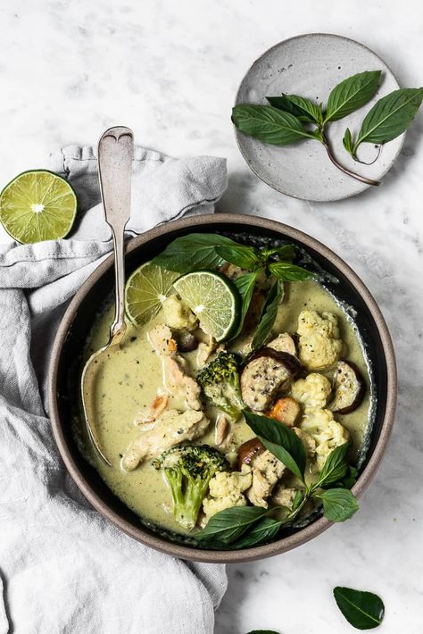 Quick Thai Green Curry with Chicken and Vegetables - Sandra Valvassori Easy Thai Green Curry, Curry Photography, Asian Food Photography, Green Curry Sauce, Green Curry Recipes, Everyday Dinners, Green Curry Chicken, Thai Green Curry, Food Stock