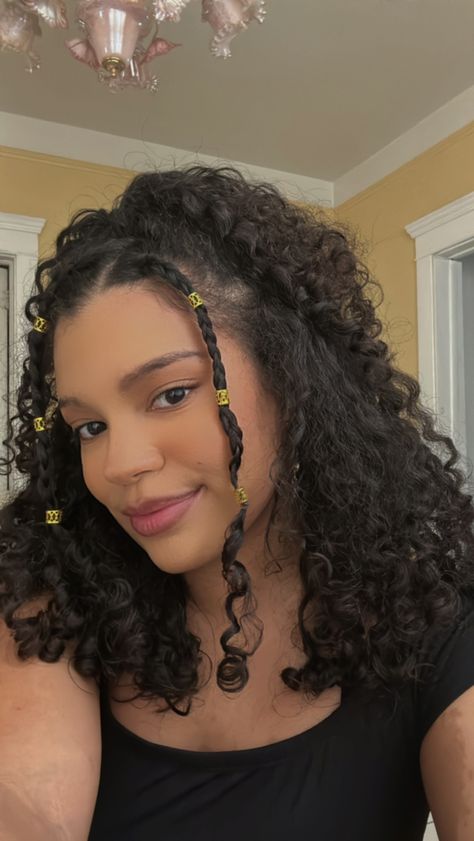 Hairstyles With Hair Jewelry Curls, Two Small Braids With Hair Down Curly, Curly Hair With Jewellery, Curly Hair With Hair Accessories, Concert Hair Curly, Curly Hairstyles With Hair Rings, Curly Hairstyles With Charms, Hair Rings Hairstyles Curly, Gems In Curly Hair