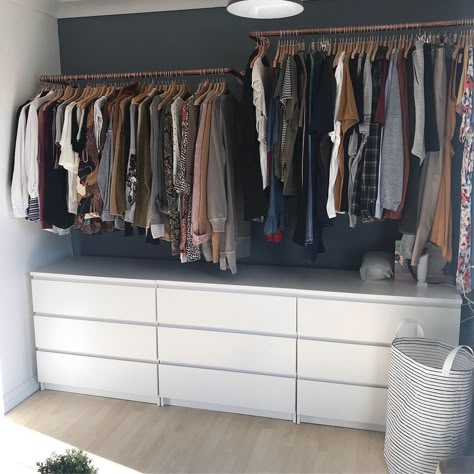 Homemade Walk In Closet, Homemade Wardrobe Ideas, Homemade Clothes Rack, Homemade Closet Ideas, Bedroom Clothes Storage Ideas, Copper Wardrobe, Homemade Closet, Homemade Wardrobe, Closet Organisation