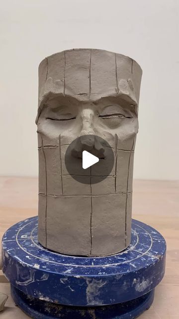 Drawn Eyes, Sculpted Face, Sculpting Tutorials, Sculpture Head, Sculpture Art Clay, Pottery Videos, Clay Studio, Slab Pottery, Face Mug