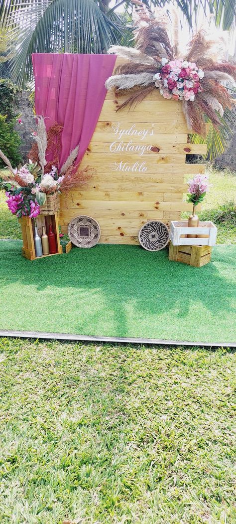 Photo booth decor Chilanga Mulilo Photo Booth, Ruracio Decor, Chilanga Mulilo, Photo Booth Design, Photo Area, Coin Photo, Photo Backdrop Wedding, Farm Living, Photos Booth