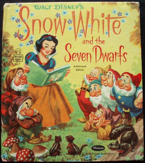 Filmic Light - Snow White Archive: 1957 Snow White "Tell-A-Tale" Book Classical Books, Old Children's Books, Snow White Disney, Sette Nani, Disneyland Pictures, Disney Posters, Disney Snow White, Golden Books, Disney Books