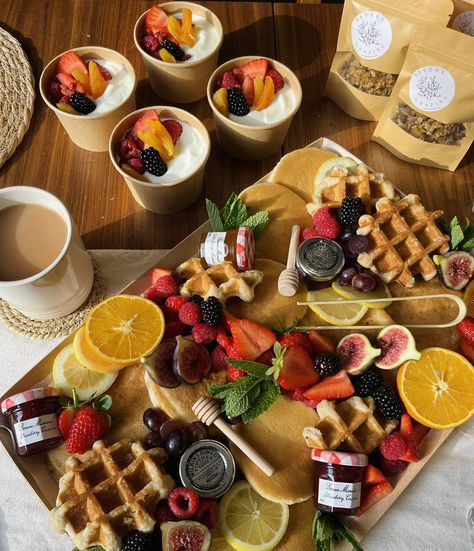 Brunch and breakfast platter with yoghurt and granola. Waffle Platter, Brunch Platter, Breakfast Goodies, Grazing Tables, Homemade Granola, Granola, The Morning, Waffles, Product Launch