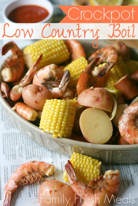 Nothing says summer like a Crockpot Low Country Boil. It really has to be one of the most fun meals to eat. Low Country Boil Recipe, Summer Slow Cooker Recipes, Summer Crockpot Recipes, Country Boil, Low Country Boil, Fresh Meals, Boiled Food, Family Fresh Meals, Beach Meals