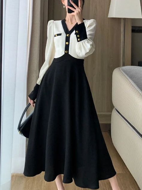 Cute Dresses Casual Long, Cute Dresses For Women Stylish Outfits, Clothes For Slim Women, Elegant Dress For Women, Elegant Long Dresses With Sleeves, Winter Dress Styling, Full Black Outfit Casual, Cute Dresses For Winter, Winter Dress Ideas Casual