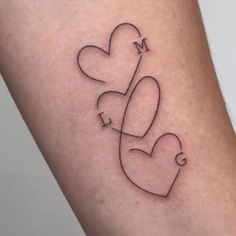 Tattoos Family Symbol, Family Of 3 Tattoos Symbolic, Women Tattoos On Leg, Tattoo Family Of 3, Mum Of 4 Tattoo, Small Tattoos For Women Family, Meaningful Mother Tattoos, 3 Family Tattoo Ideas, Tattoo For 3 Daughters