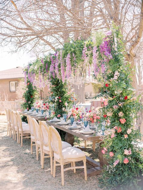 This Bridgerton inspired baby shower kept us on our toes with every frame from the rose shaped napkins to the floral canopy of wisteria hanging over the dinner table! Bridgerton Party, Floral Table Setting, Bridal Shower Inspo, Bridgerton Inspired, Tema Disney, Bridal Tea, Tea Party Bridal Shower, Bridal Shower Tea, Table Set Up