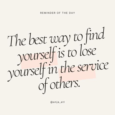 The best way to discover your true self is by losing yourself in service to others. It’s amazing how helping others can reveal what truly matters to us.   How do you give back? Share your experiences below! 🤝❤️ Accept Help From Others Quotes, Give Yourself What You Need, Quote About Giving To Others, Quotes About Encouraging Others, Service To Others Quotes, Quotes About Serving Others, Helping Others Quotes, Giving To Others, Service To Others