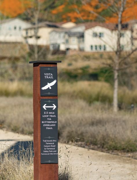 Park Wayfinding Signage, Park Signage Design Outdoor, Modern Monument Sign, Signage Design Outdoor Creative, Wood Signage Design, Signboard Design Outdoor, Park Signage Design, Zoo Wayfinding, Park Wayfinding