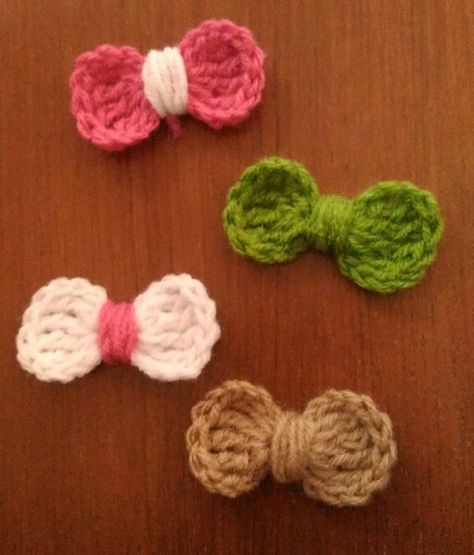 Crochet Bows Free Pattern, Appliques Au Crochet, Crochet Bow Pattern, Mini Hair Bows, Crochet Bow, Free Pattern Crochet, Crochet Bows, Crochet Hair Accessories, Mini Bow