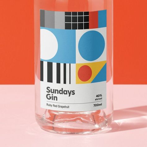 Robert Wiltshire created a Bauhaus and Swiss graphic design-inspired brand identity for Sundays Gin Bauhaus Inspired Graphic Design, Bauhaus Website Design, Bauhaus Packaging, Bauhaus Branding, Homeware Branding, Swiss Branding, Gin Branding, Bauhaus Interior Design, Bauhaus Interior