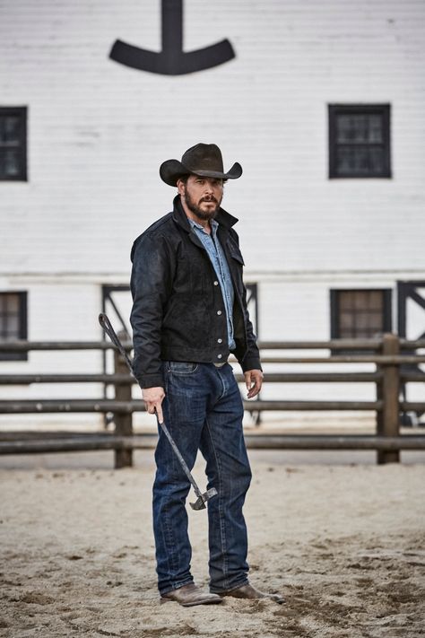 Calgary Stampede Outfits Men, Western Cowboy Outfit For Men, Rip Dutton, Cole Houser, Cowboy Hat Outfit, Urban Cowboy Style, Yellowstone Outfits, Yellowstone Tv Series, Rip Yellowstone