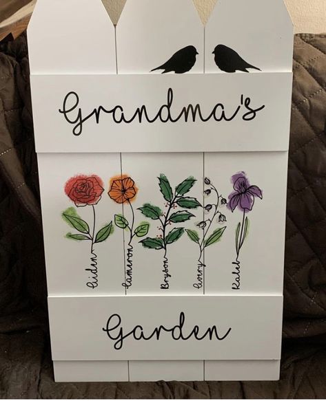 Mothers Gift Ideas Diy, Grandparents Mothers Day Gifts, Mother’s Day Projects Cricut, Grandmom Mothers Day Gift, Mother Day Gifts For Grandma, Mother's Day For Grandmas, Grandmother Painting Ideas, Mothers Day Gifts For Nana, Things To Paint For Grandma