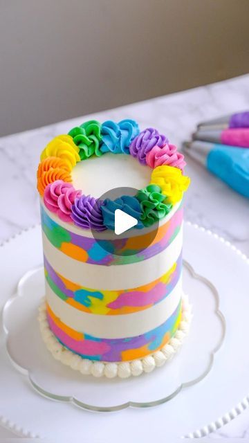 How To Do Stripes On A Cake, Striped Cake Designs, Striped Cake Ideas, Rainbow Sheet Cake Ideas, Rainbow Buttercream Cake, Striped Cakes, Bright Birthday Cakes, Stripe Cake, Flat Cake