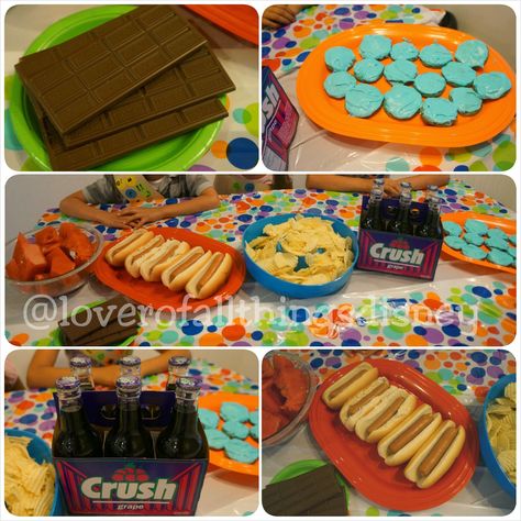 Up Movie Night Food, Up Movie Night, Family Movie Night Snacks, Popular Disney Movies, Themed Meals, Movie Food, Movie Night Food, Gorgeous Images, Up Movie