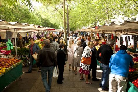 Paris Food Market, Markets In Paris, Paris Neighborhoods, Paris Markets, Paris Flea Markets, Paris Food, Romantic Paris, Best Christmas Markets, Paris Vacation