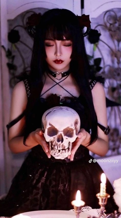 Horror Photo Reference, Reference Photos Halloween, Horror Pose Reference Photography, Gore References Photos, Pose Reference Half Body Photo, Person Holding Skull Reference, Goth Reference Photos, Halloween Art Poses, Pose Reference Halloween