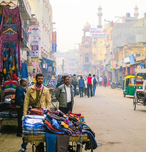 Delhi Traffic, Delhi Market, About India, Dubai Skyscraper, Amazing India, India Clothes, Indian People, India Photography, Structure Architecture