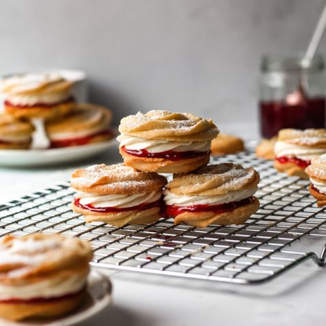 Vegan Viennese Whirls - Project Vegan Baking Viennese Whirls, Patisserie Vegan, Vegan Pastries, Vegan Baking Recipes, Vegan Bakery, Vegan Dessert Recipes, Vegan Condiments, Vegan Cake, Vegan Sweets