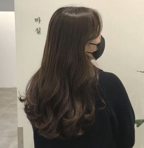 Brown Hair Korean, Korean Long Hair, Long Hair Perm, Hair Inspiration Long, Korean Hair Color, Brown Hair Looks, Hair Style Korea, Brown Hair Inspo, Fesyen Rambut