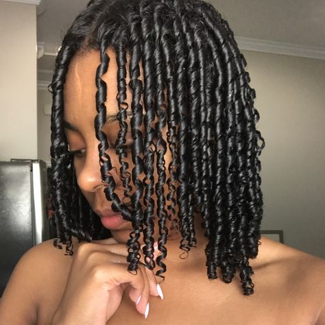 R A K I A on Instagram: “SWIPE!!! These finger coils are 😍😍 this only took me about 2 hours max. I took my time and did this in multiple sections. My best finger…” Coiling Natural Hair, Finger Curls, Finger Coils, Feed In Braids Hairstyles, Hair Coils, Fit Girl Motivation, Feed In Braid, Hair Guide, Natural Hair Styles Easy