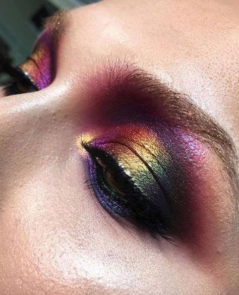 Editorial Make-up, Maquillage Yeux Cut Crease, Drag Make-up, Make Up Inspiration, Beauty Make-up, Makijaż Smokey Eye, Colorful Eye Makeup, Oil Slick, Editorial Makeup