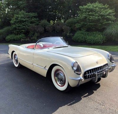 White Corvette, Chevrolet Corvette C1, Old Corvette, Vintage Corvette, Old Vintage Cars, Corvette For Sale, Classy Cars, Fancy Cars, Pretty Cars