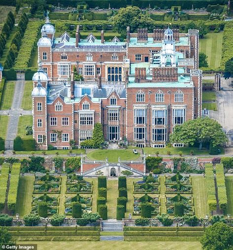 English Manor Houses Country Estate, Elizabethan Architecture, English Manor Houses Interior, Tredegar House, Biltmore House Interior, English Estates, Manor House Interior, Uk Houses, Hatfield House