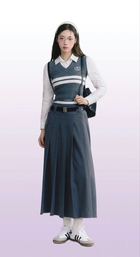 Classic Y2k Outfits, Sweater Pose Reference, Above Knee Skirt Outfit, Korean Retro Outfits, Japanese Fashion 2023, Science Outfits, Korean Fashion Colorful, Korean Fashion 2023, Trending Streetwear