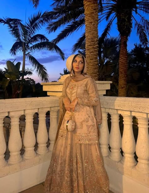 Wedding Lengha Pakistani, Lengha Hijab, Hijabi Lengha, Hijabi Wedding Guest Outfit Pakistani, Modest Lengha, Hijab Assesories, Hijabi Lehenga, South Asian Dresses, Pakistani Wedding Guest Outfits