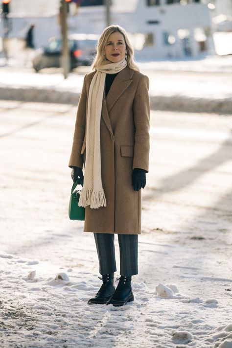 The Best Street Style at Stockholm Fashion Week, Fall 2021 | Vogue Scandinavian Winter Fashion, Scandinavian Fashion Women, 2020s Fashion, Scandi Fashion, Swedish Women, Stockholm Fashion Week, Sweden Fashion, Coat Street Style, Swedish Fashion