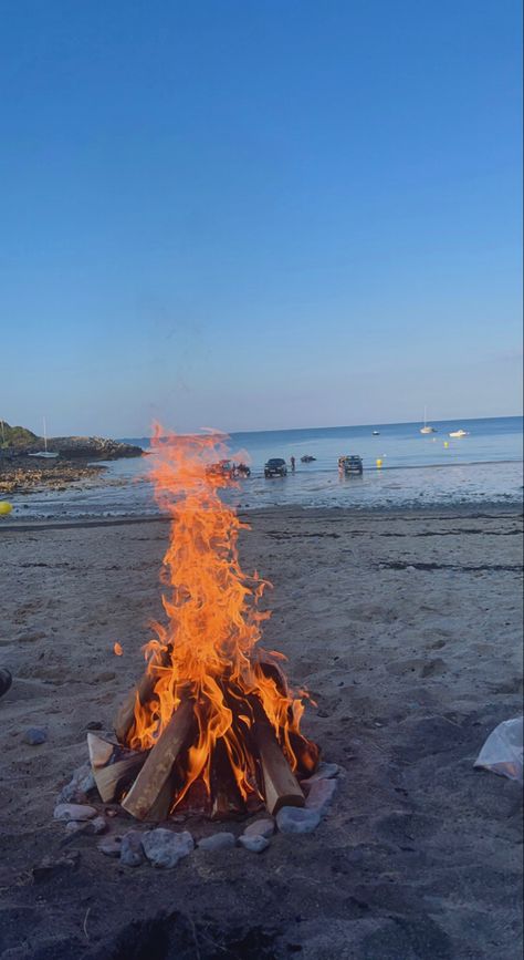 Bbq Aesthetic, Summer Campfire, Golden Corral, Australia Road Trip, Surviving Summer, Australian Road Trip, Life Is A Highway, Beach Fire, Camping Inspiration