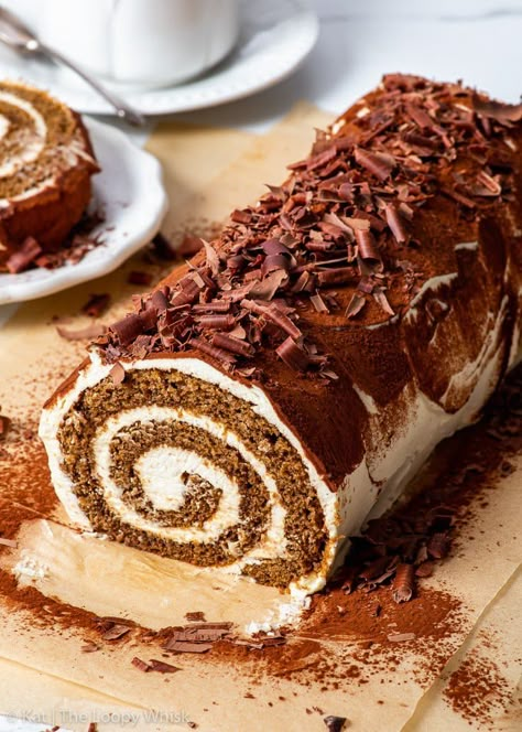 Tirimasu Cake, Tiramisu Swiss Roll, Gluten Free Tiramisu, Chocolate Roulade, Swiss Roll Cakes, Yule Log Cake, Dessert Parfait, Swiss Roll Cake, Swiss Rolls