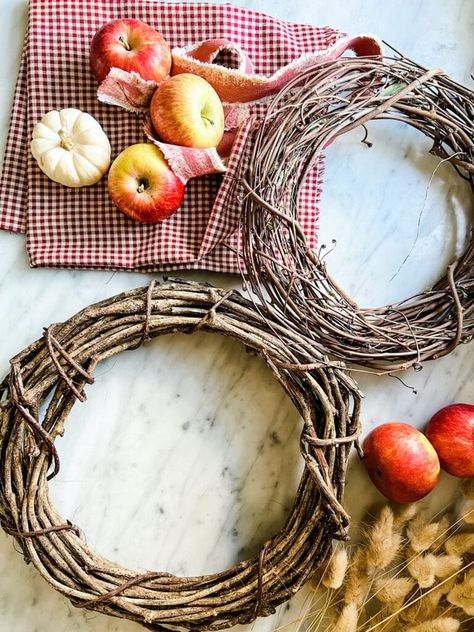 How to Make a Minimal Fall Wreath | Most Lovely Things Minimal Fall Decor, Fall Wreath Ideas, Sustainable Gift Wrap, Fall Ombre, Apple Wreath, Small Wreath, Fall Acorns, Fall Container Gardens, Fall Containers