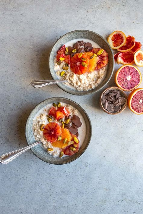 I never get tired of wholesome oatmeal loaded with seasonal goodies like this Blood Orange and Chocolate Oatmeal. Made easily in the microwave and full of citrus flavor. {gluten free, vegan, dairy free} Heathly Breakfast, Fwtfl Recipes, Orange Oatmeal, Gluten Free Zucchini Bread, Orange And Chocolate, Oatmeal Toppings, Pot Beef Stew, Gluten Free Oatmeal, Gluten Free Recipes For Breakfast