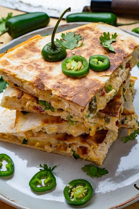 Crispy quesadillas stuffed with melted creamy jalapeno popper chicken salad! Jalapeno Popper Chicken Salad, 500 Calories Recipes, Popper Chicken, Closet Cooking, Creamy Jalapeno, Jalapeno Popper Chicken, Jalapeno Chicken, Chicken Sandwich Recipes, Jalapeno Popper